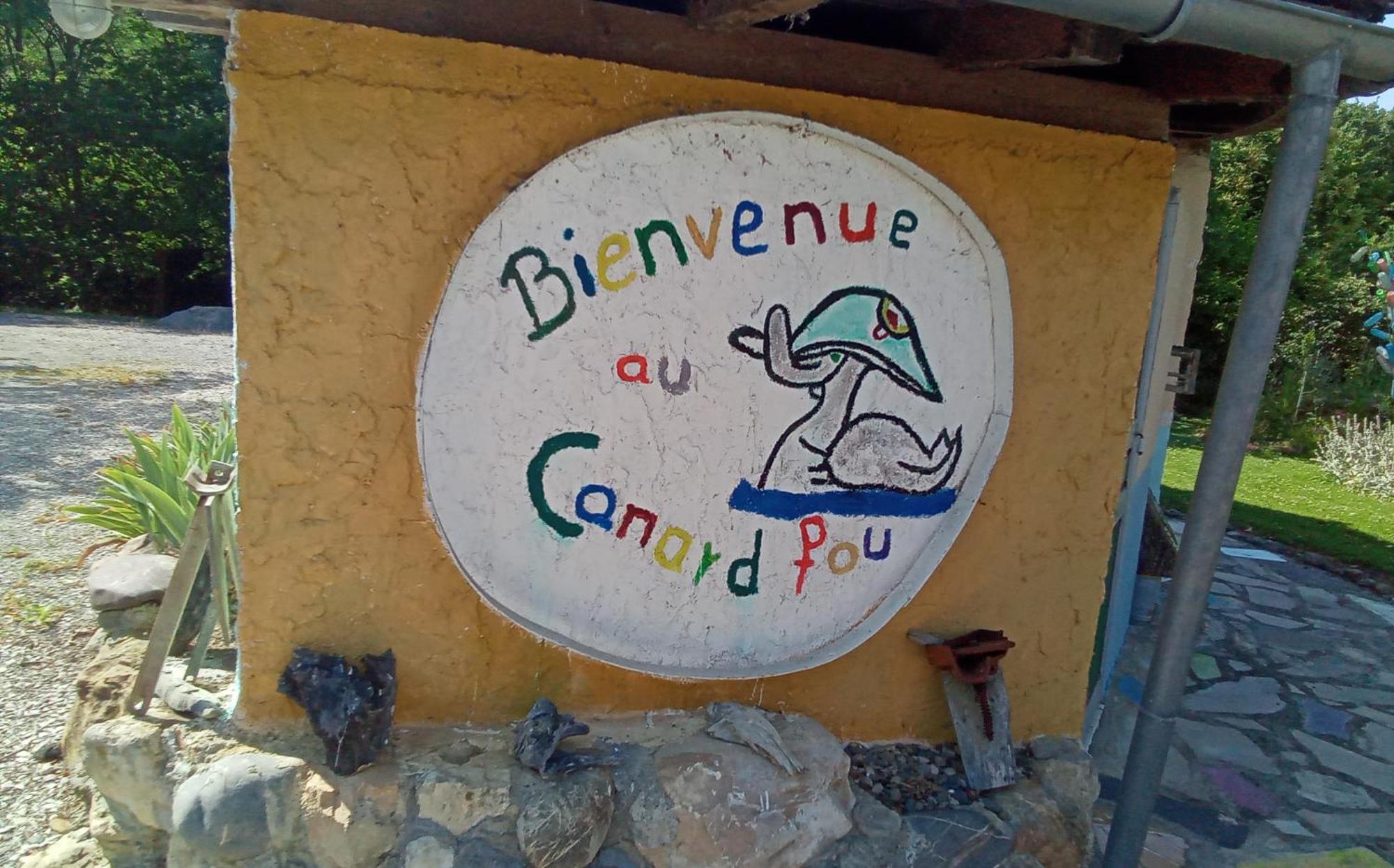 Le Canard Fou Peguilhan Exterior foto